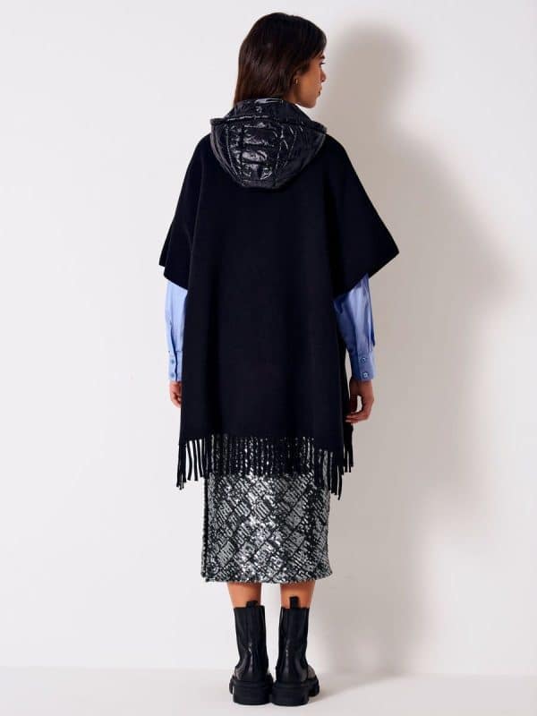 Vicolo Cape With Fringes And Hood