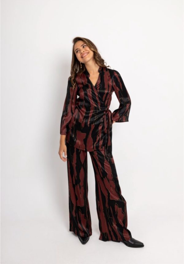 New collection OPEN FASHION CROSSOVER SET WITH GOLDEN DETAILS