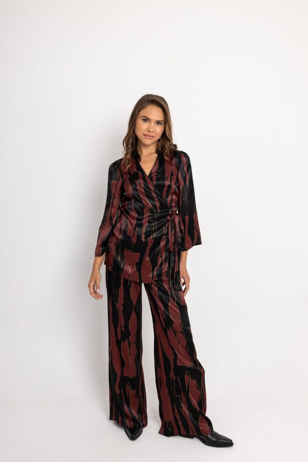 New collection OPEN FASHION CROSSOVER SET WITH GOLDEN DETAILS