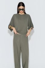 Clothes AVANT GARDE CHIC AND COMFORTABLE TOP THAT COMBINES STYLE AND EASE.