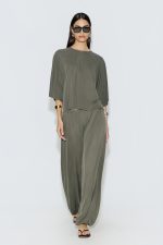 Clothes AVANT GARDE CHIC AND COMFORTABLE TOP THAT COMBINES STYLE AND EASE.