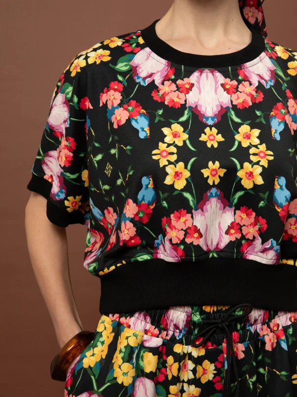 Clothes WE ARE FUTTER CROPPED TOP